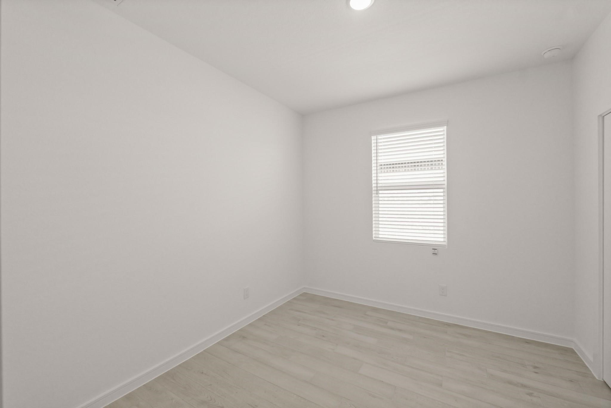 7815 Jade Crest Drive Angleton, TX 77515 - Photo 19 of 31 an empty room with a window