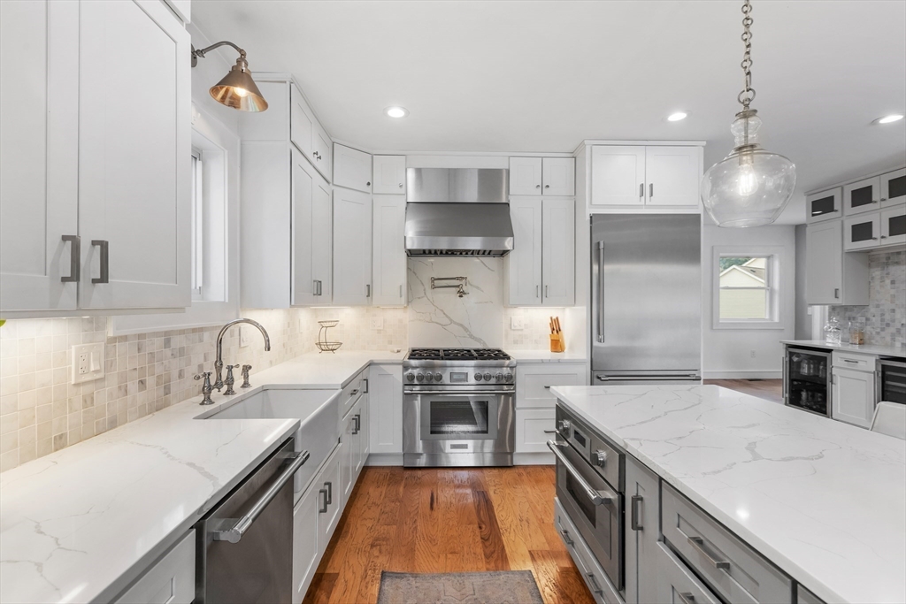 46 Crescent Avenue Lynnfield, MA 01940 - Photo 8 of 16 a kitchen with a sink stove and refrigerator