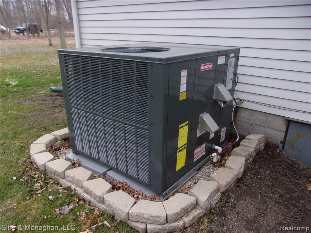 9305 Folkert Road Algonac, MI 48001 - Photo 8 of 31 100_1221.JPG