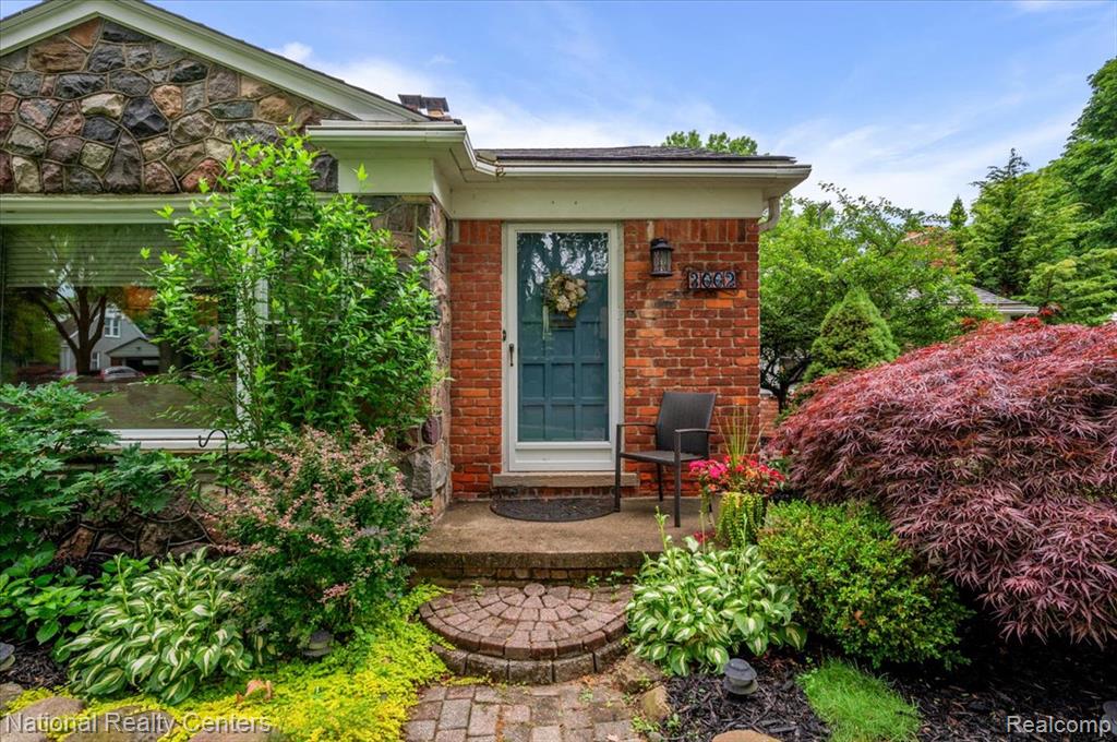 3002 Bamlet Road Royal Oak, MI 48073 - Photo 3 of 79 Gallery Image 3