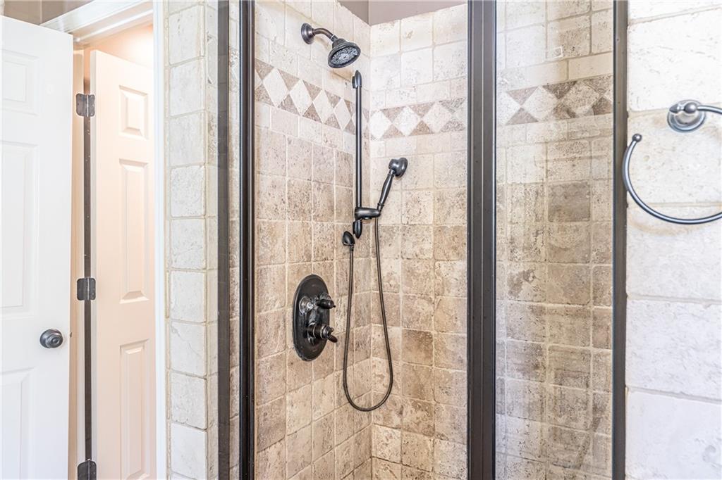 113 Warwick Way Rome, GA 30161 - Photo 25 of 49 a bathroom with a shower