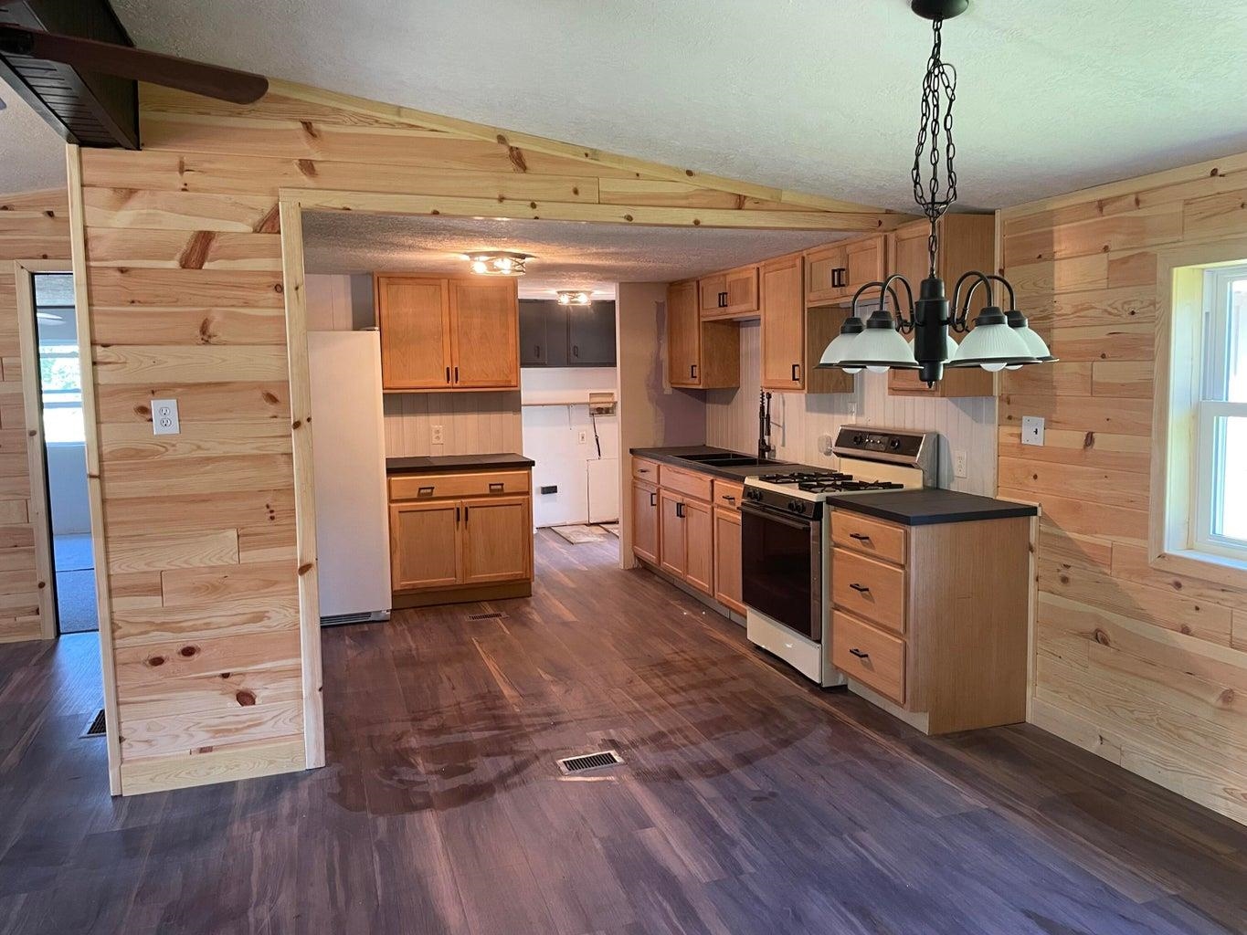 8700 North Higgins Lake Road Roscommon, MI 48653 - Photo 3 of 41 1923564-702a49c3-59b2-41bb-8866-a8627064cb6e.JPG