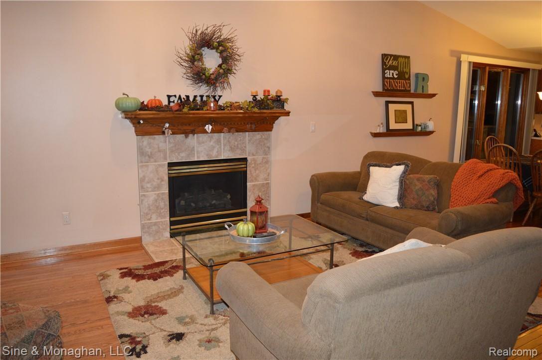 9325 Maple Street Algonac, MI 48001 - Photo 11 of 24 009.JPG