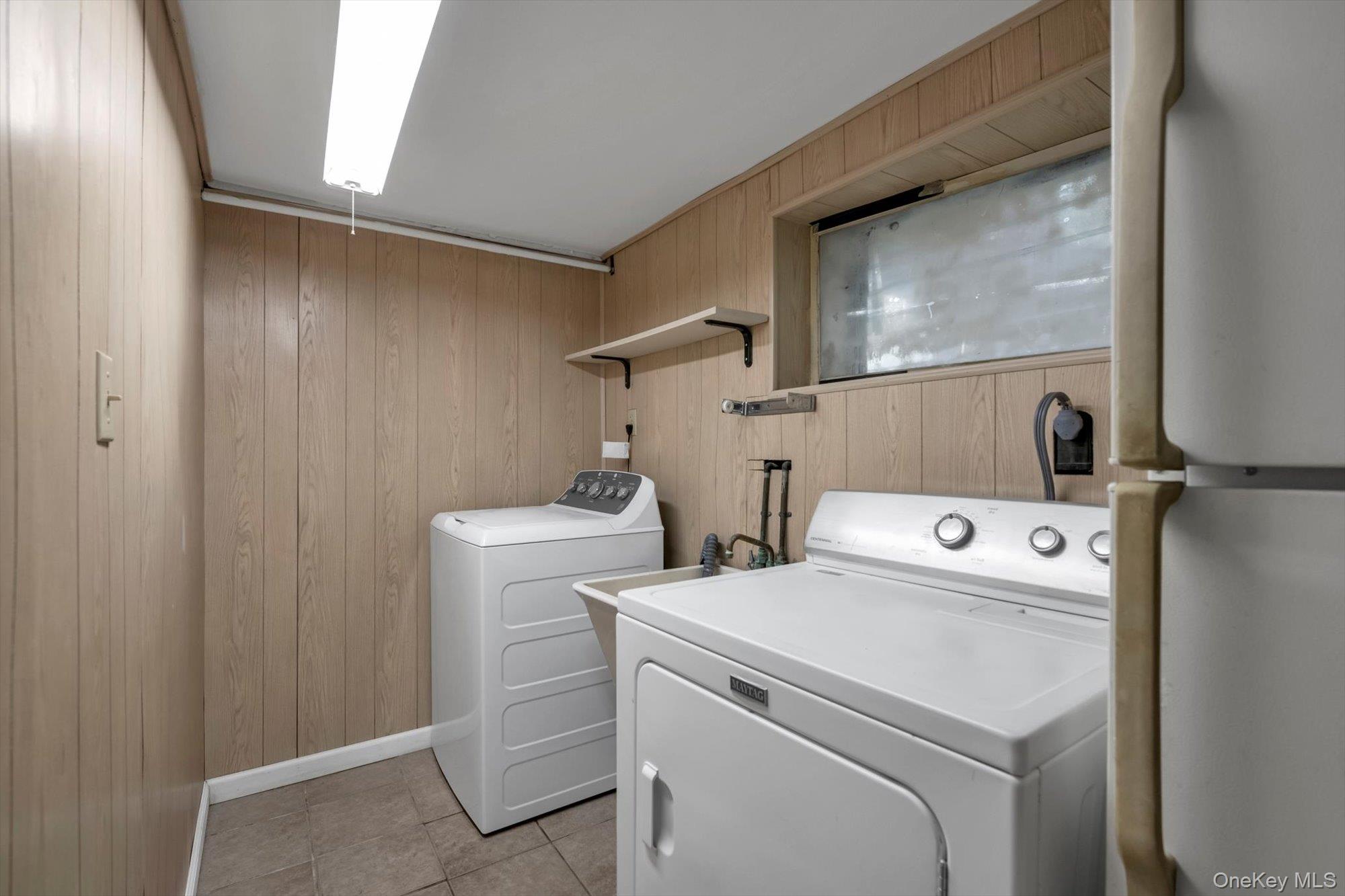 9 Graywood Road Port Washington, NY 11050 - Photo 15 of 23 a utility room with dryer and washer