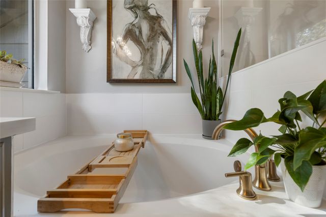 $340,000 | 74 Valley Oaks Circle, The Woodlands, TX 77382