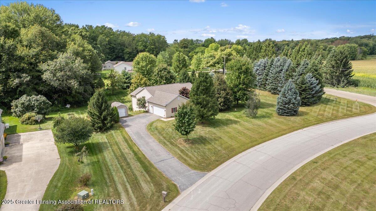 11985 Secluded Ridge Drive Byron, MI 48418 - Photo 3 of 39 08-Media Jett - 01
