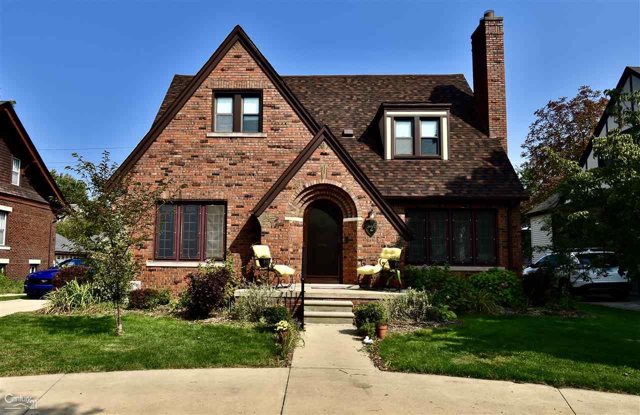 826 Barrington Road Grosse Pointe Park, MI 48230 - Photo 1 of 31