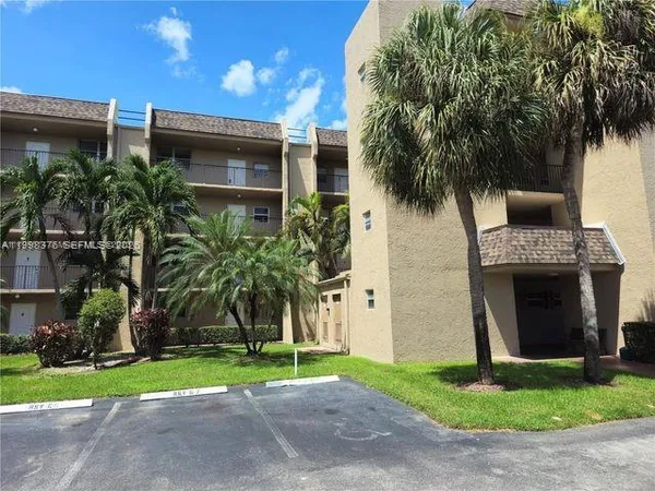 $2,200 | 9460 Tangerine Place, Unit 404, Davie, FL 33324