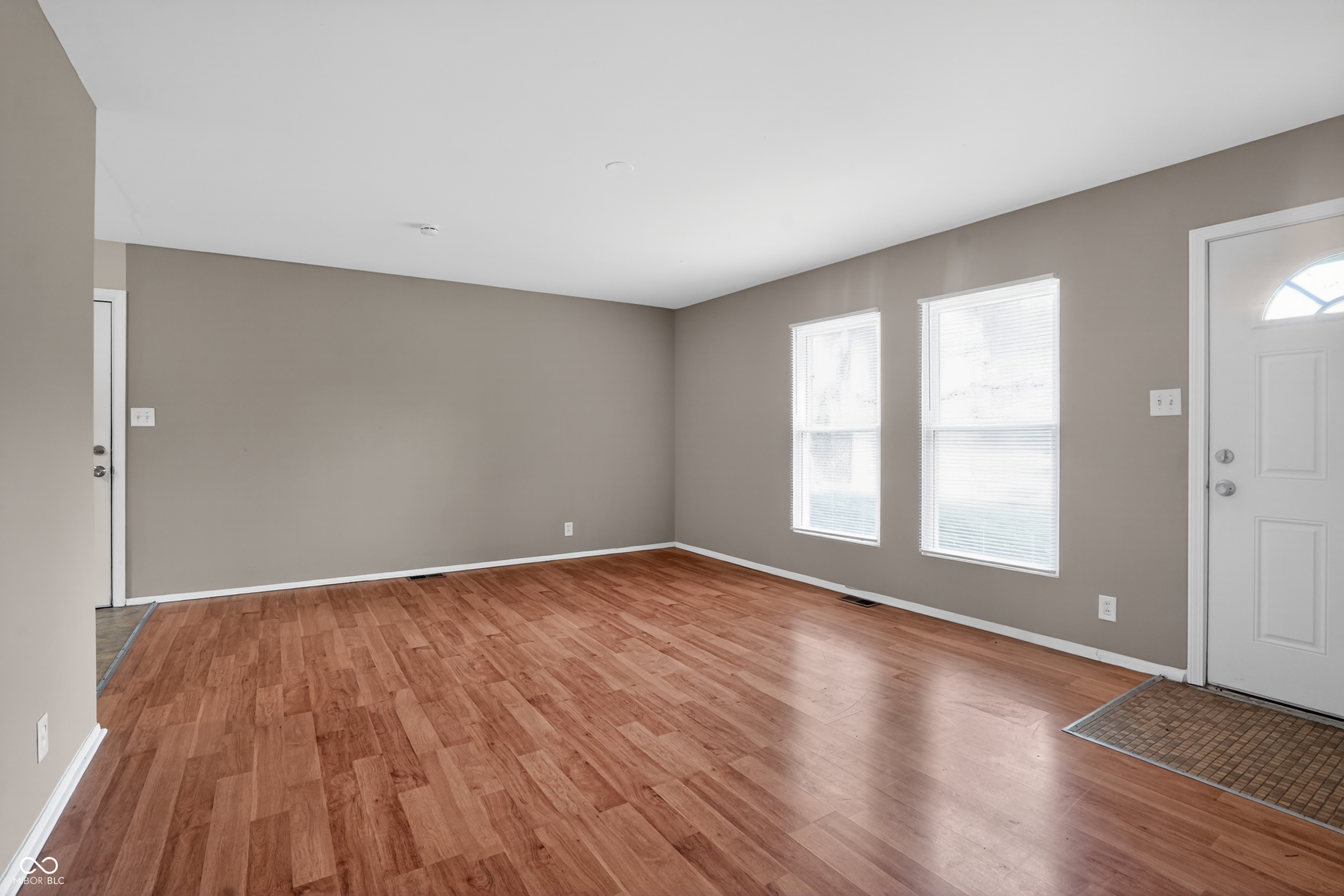 430 North Post Road Indianapolis, IN 46219 - Photo 7 of 20