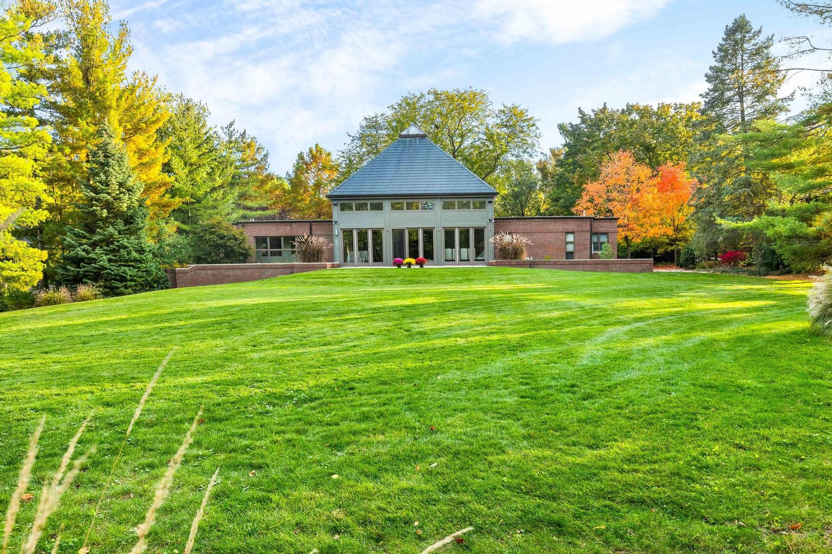 36 Sunset Road Bloomington, IL 61701 - Photo 32 of 67 a front view of a house with garden