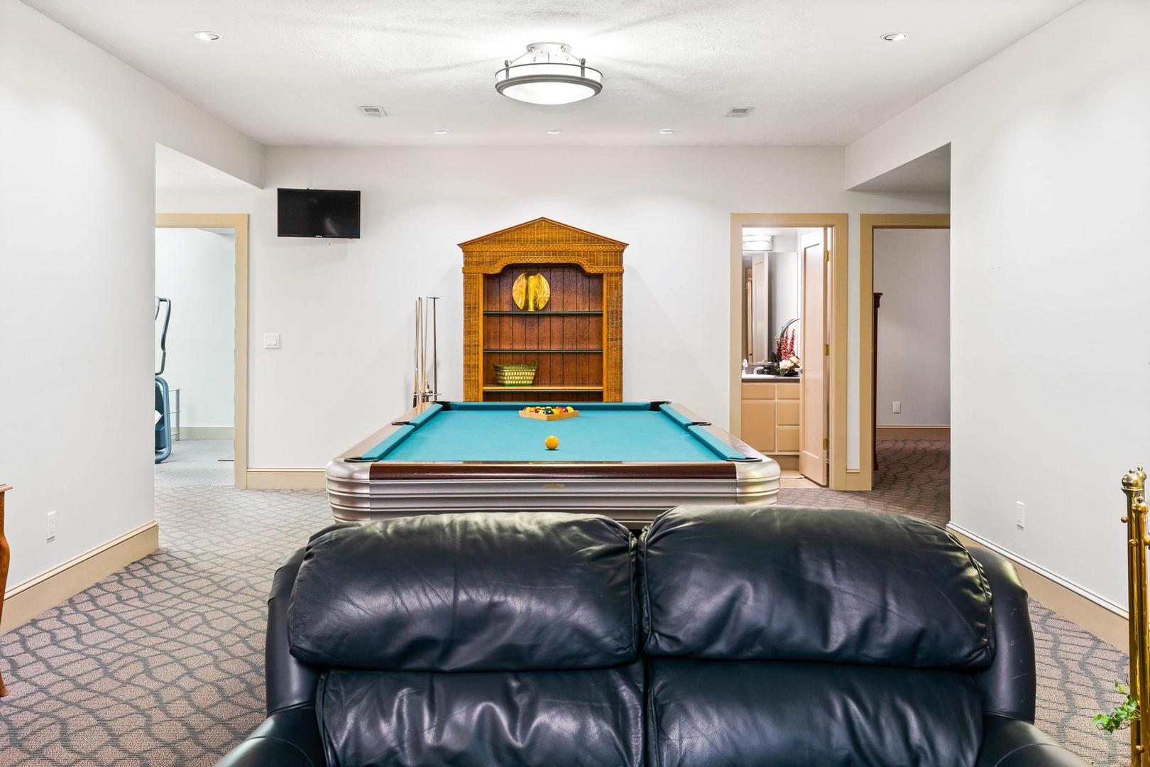 36 Sunset Road Bloomington, IL 61701 - Photo 51 of 67 a bedroom with a bed and a mirror