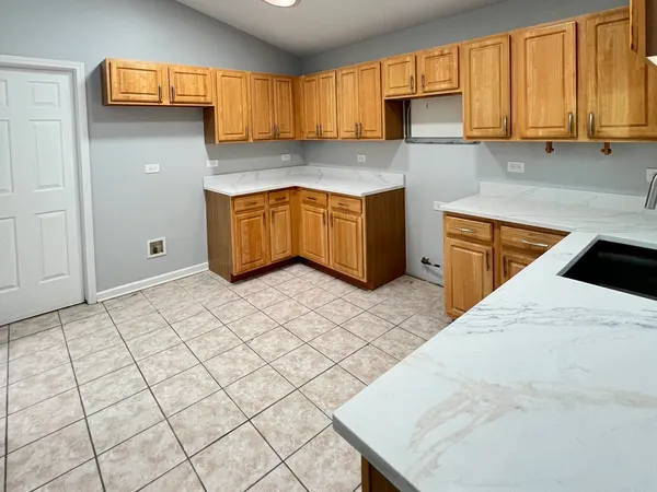 $3,500 | 123 Iliad Drive, Tinley Park, IL 60477