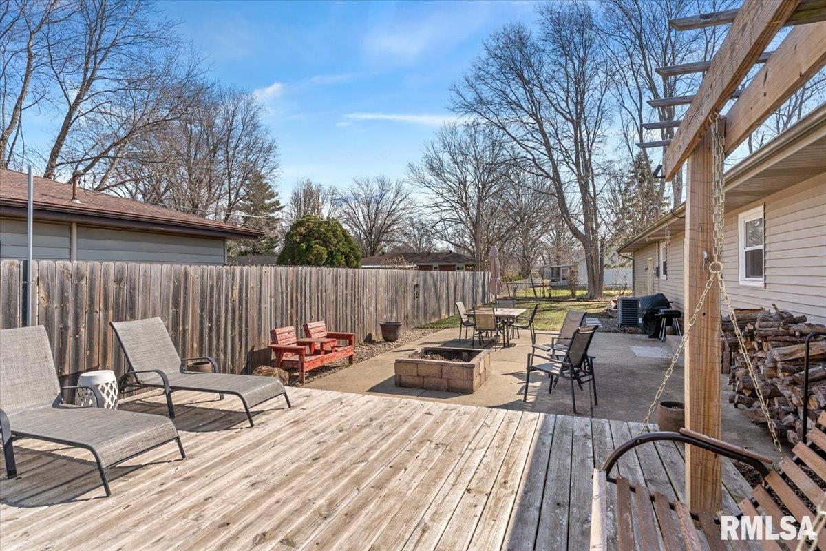 201 Woodcrest Drive Springfield, IL 62703 - Photo 30 of 37