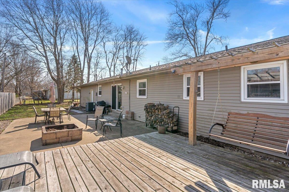 201 Woodcrest Drive Springfield, IL 62703 - Photo 31 of 37