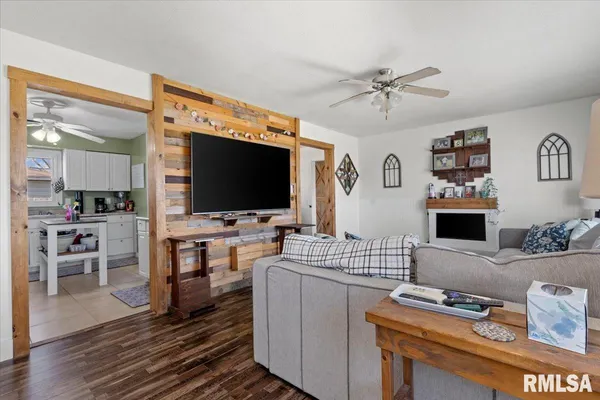 $225,000 | 201 Woodcrest Drive, Springfield, IL 62703