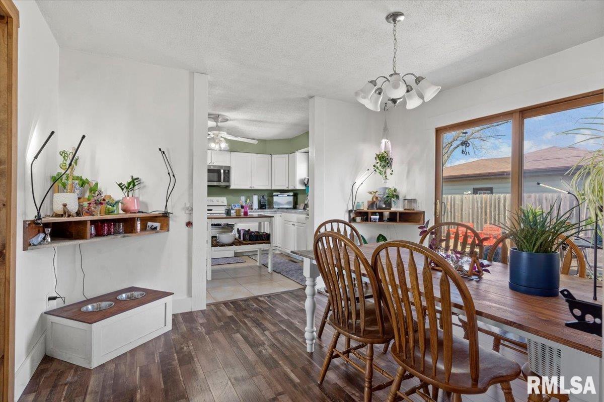 201 Woodcrest Drive Springfield, IL 62703 - Photo 9 of 37