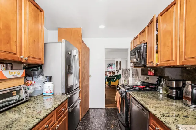 a kitchen that has a lot of cabinets in it