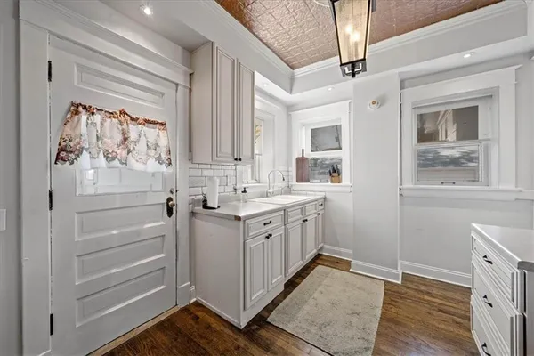 $350,000 | 611 West Maple Avenue, Independence, MO 64050