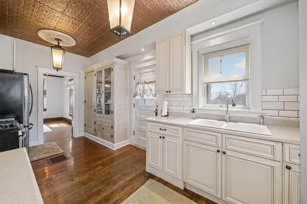$350,000 | 611 West Maple Avenue, Independence, MO 64050