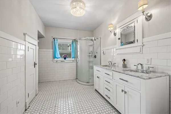 $350,000 | 611 West Maple Avenue, Independence, MO 64050