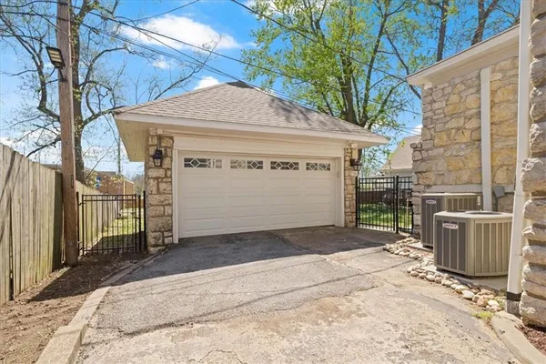 $350,000 | 611 West Maple Avenue, Independence, MO 64050