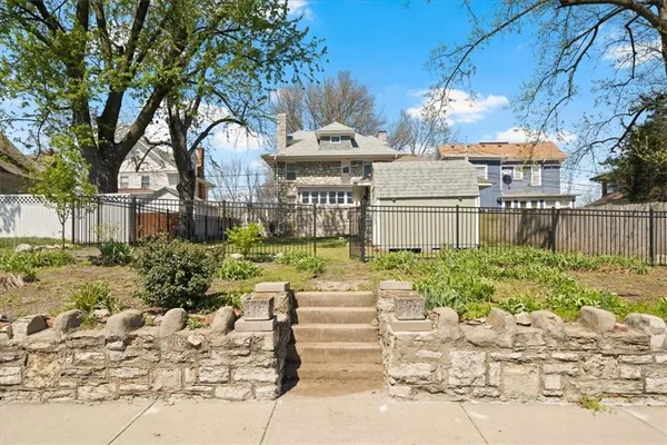 $350,000 | 611 West Maple Avenue, Independence, MO 64050