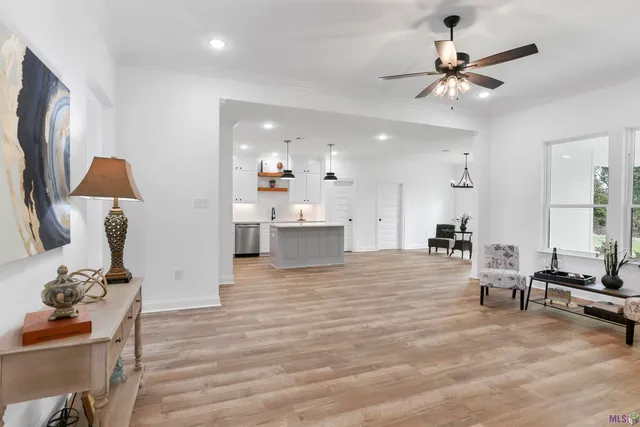 $343,600 | 5186 Black River Road, Darrow, LA 70725