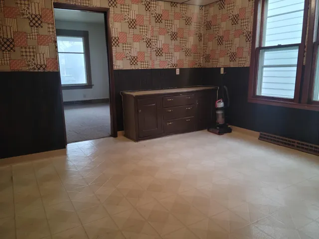 $204,900 | 1630 Kearney Avenue, Racine, WI 53405