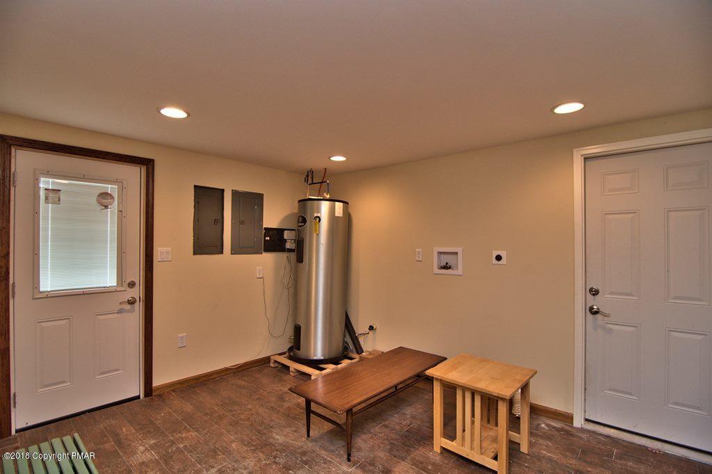 8510 Ridge Road Cresco, PA 18326 - Photo 77 of 83 Mudroom Laundry View 1