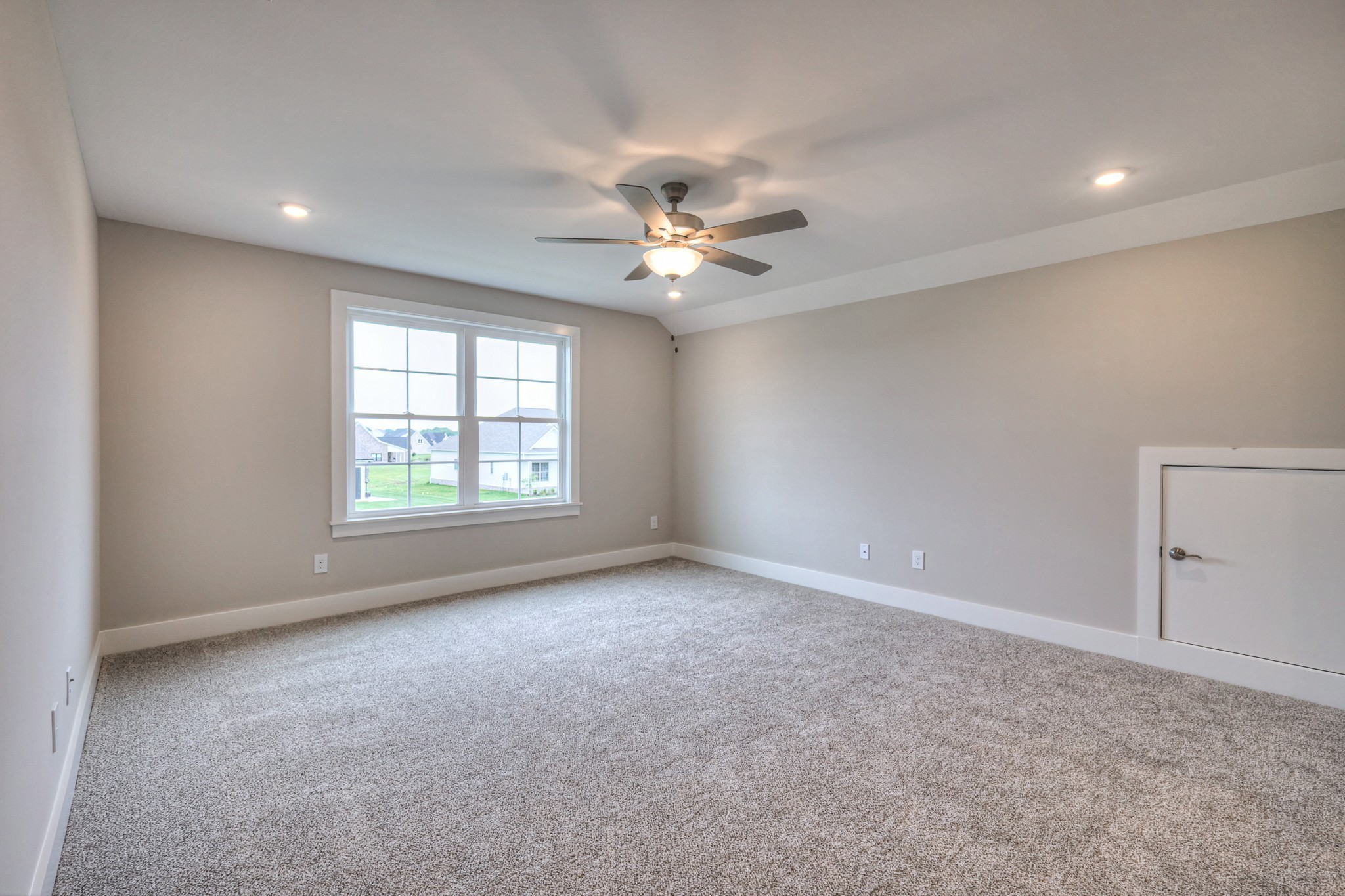 5536 Sinclair Street Murfreesboro, TN 37127 - Photo 38 of 46 an empty room with windows and ceiling fan