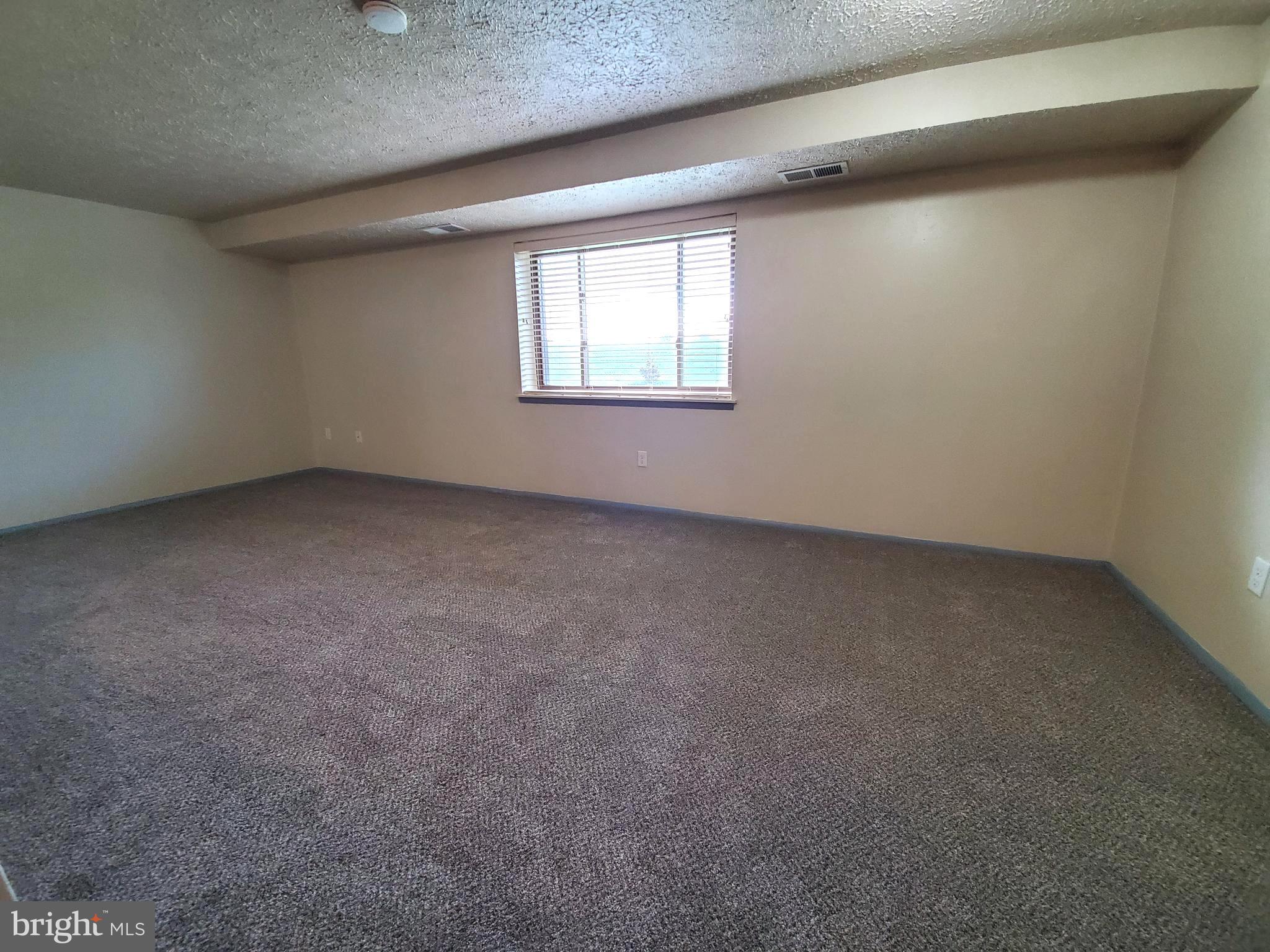 550 Heather Ridge Drive, Unit C Frederick, MD 21702 - Photo 4 of 21 Living/dining Room
