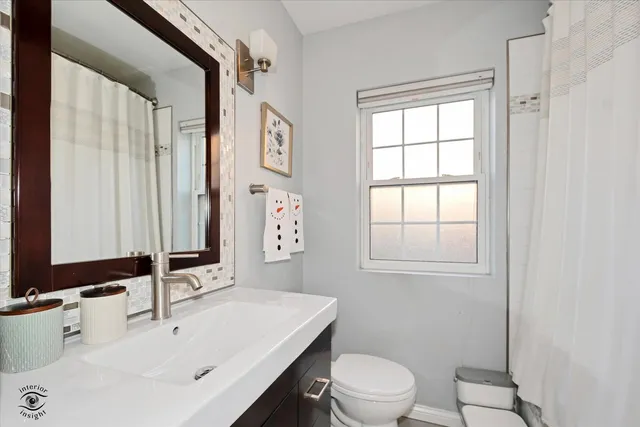 $499,000 | 9751 South Hamlin Avenue, Evergreen Park, IL 60805