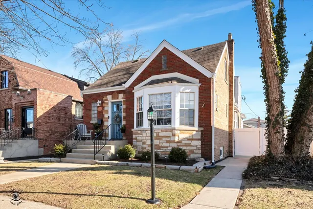 $499,000 | 9751 South Hamlin Avenue, Evergreen Park, IL 60805