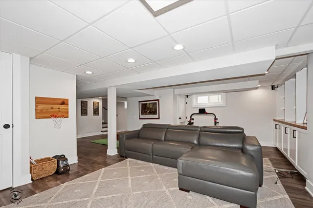 $499,000 | 9751 South Hamlin Avenue, Evergreen Park, IL 60805