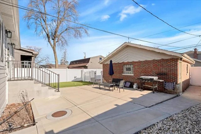 $499,000 | 9751 South Hamlin Avenue, Evergreen Park, IL 60805