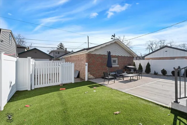 $499,000 | 9751 South Hamlin Avenue, Evergreen Park, IL 60805