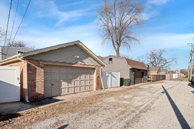 $499,000 | 9751 South Hamlin Avenue, Evergreen Park, IL 60805