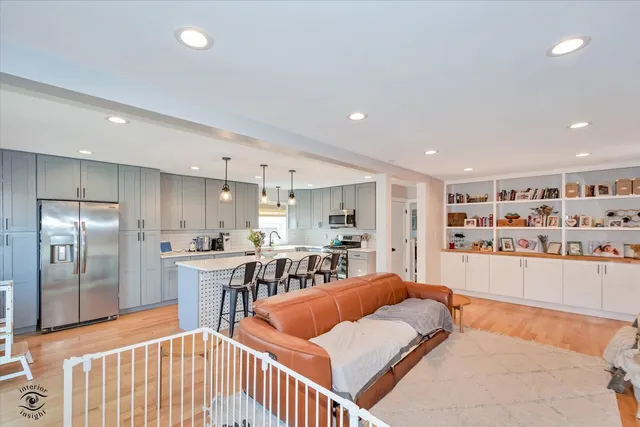 $499,000 | 9751 South Hamlin Avenue, Evergreen Park, IL 60805