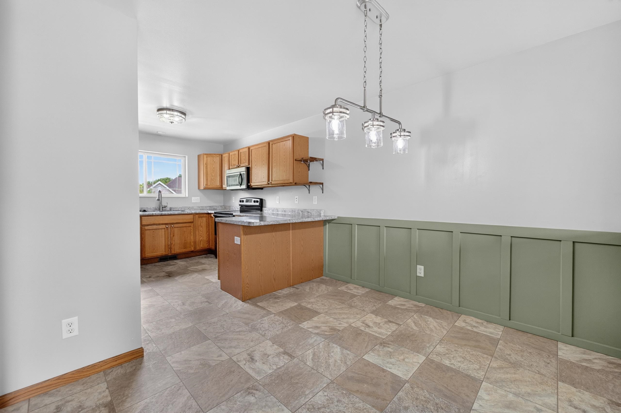 523 Progress Drive Cottage Grove, WI 53527 - Photo 8 of 39