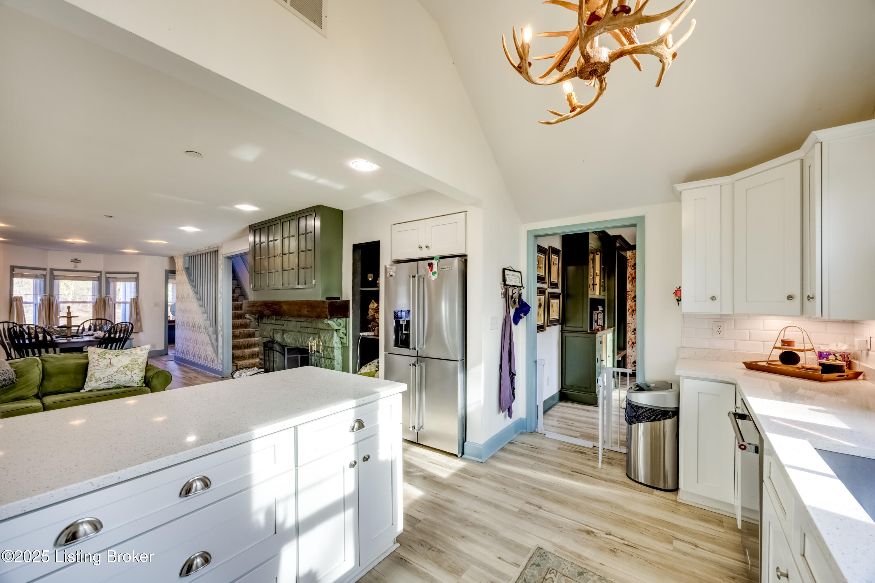 219 Wood Road Louisville, KY 40222 - Photo 8 of 60 2Y0A5284-A