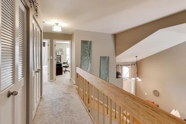 $439,000 | 141 Chatsworth Circle, Schaumburg, IL 60194