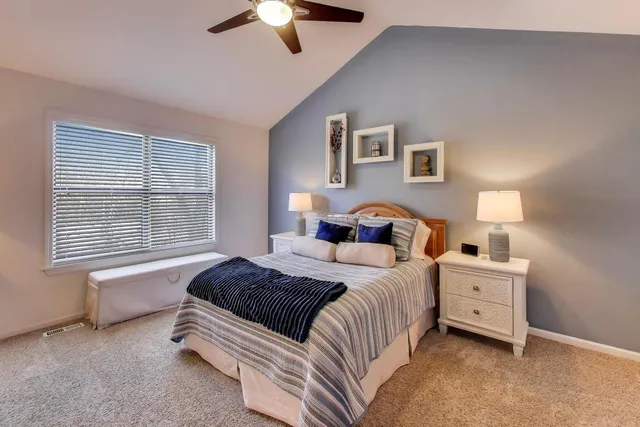 $439,000 | 141 Chatsworth Circle, Schaumburg, IL 60194