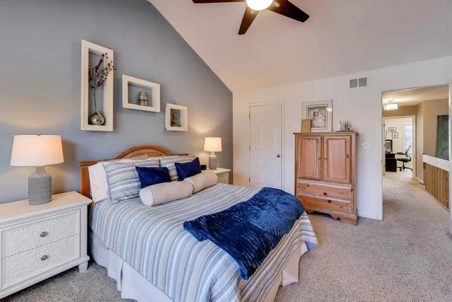 $439,000 | 141 Chatsworth Circle, Schaumburg, IL 60194