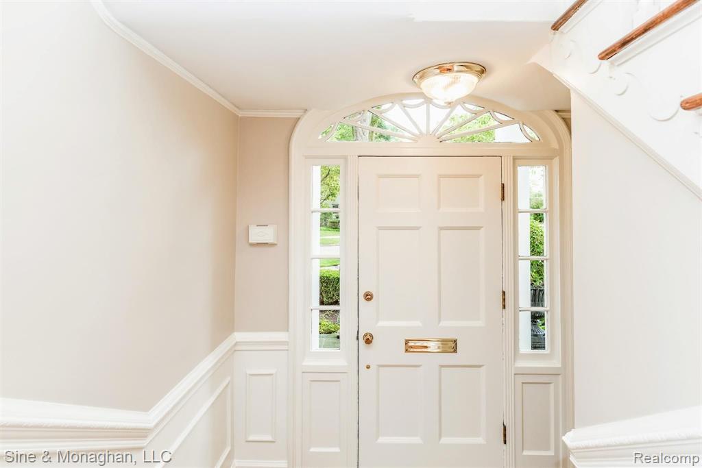 342 Touraine Road Grosse Pointe Farms, MI 48236 - Photo 4 of 49