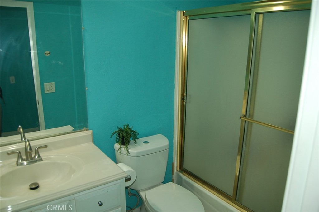 395 South Tamarisk Avenue Rialto, CA 92376 - Photo 11 of 22