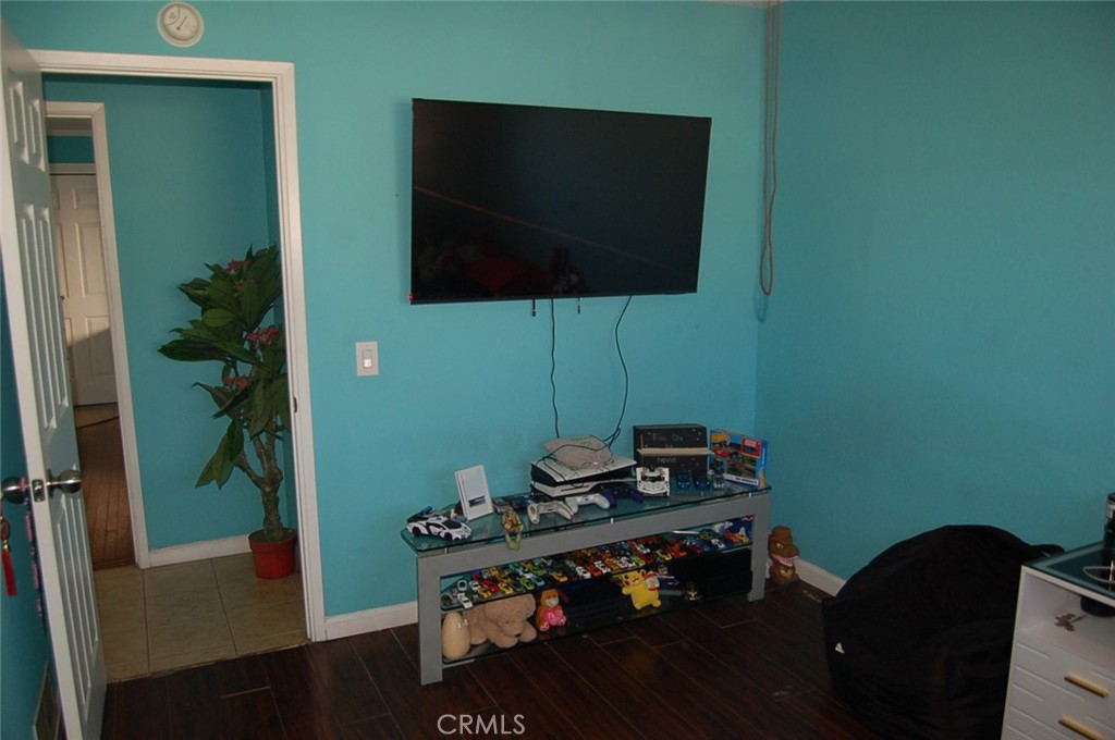 395 South Tamarisk Avenue Rialto, CA 92376 - Photo 18 of 22