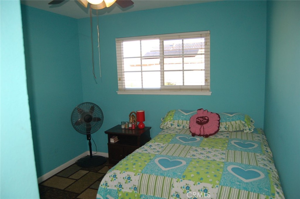 395 South Tamarisk Avenue Rialto, CA 92376 - Photo 8 of 22