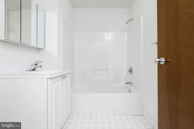 $1,295 | 701-1 Sansom Street, Unit 305, Philadelphia, PA 19106