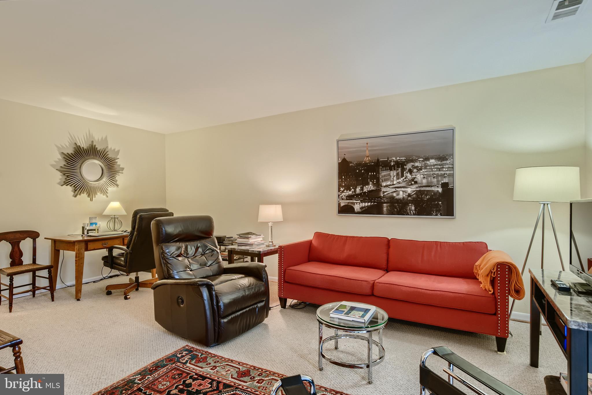 116 Cross Keys Road, Unit R116A Baltimore, MD 21210 - Photo 4 of 12 Living Room