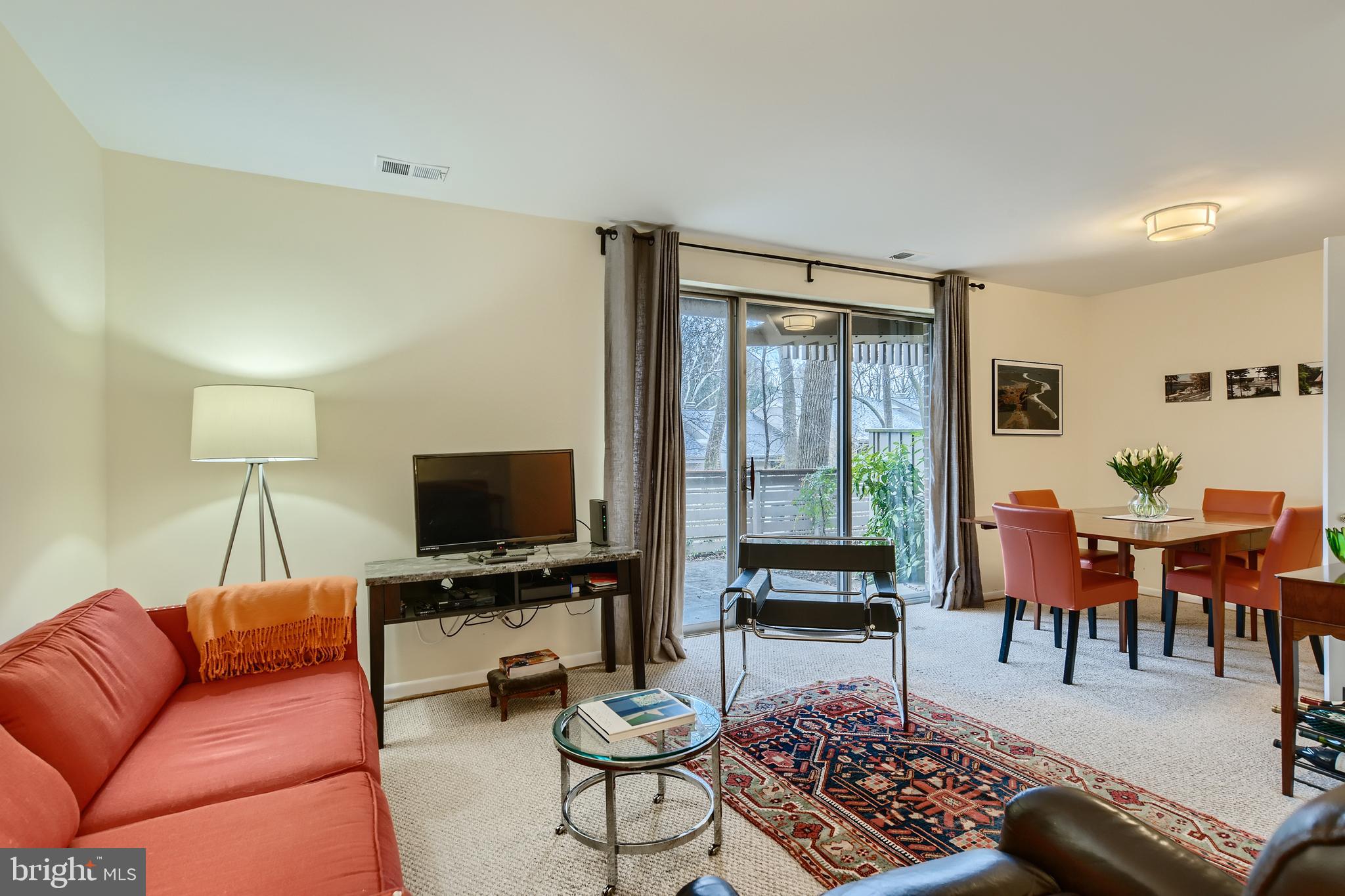 116 Cross Keys Road, Unit R116A Baltimore, MD 21210 - Photo 5 of 12 Living room